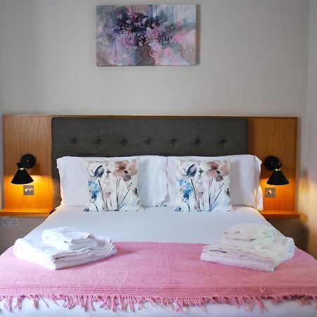 The Lawrance Luxury Aparthotel - ฮาร์โรเกต ภายนอก รูปภาพ
