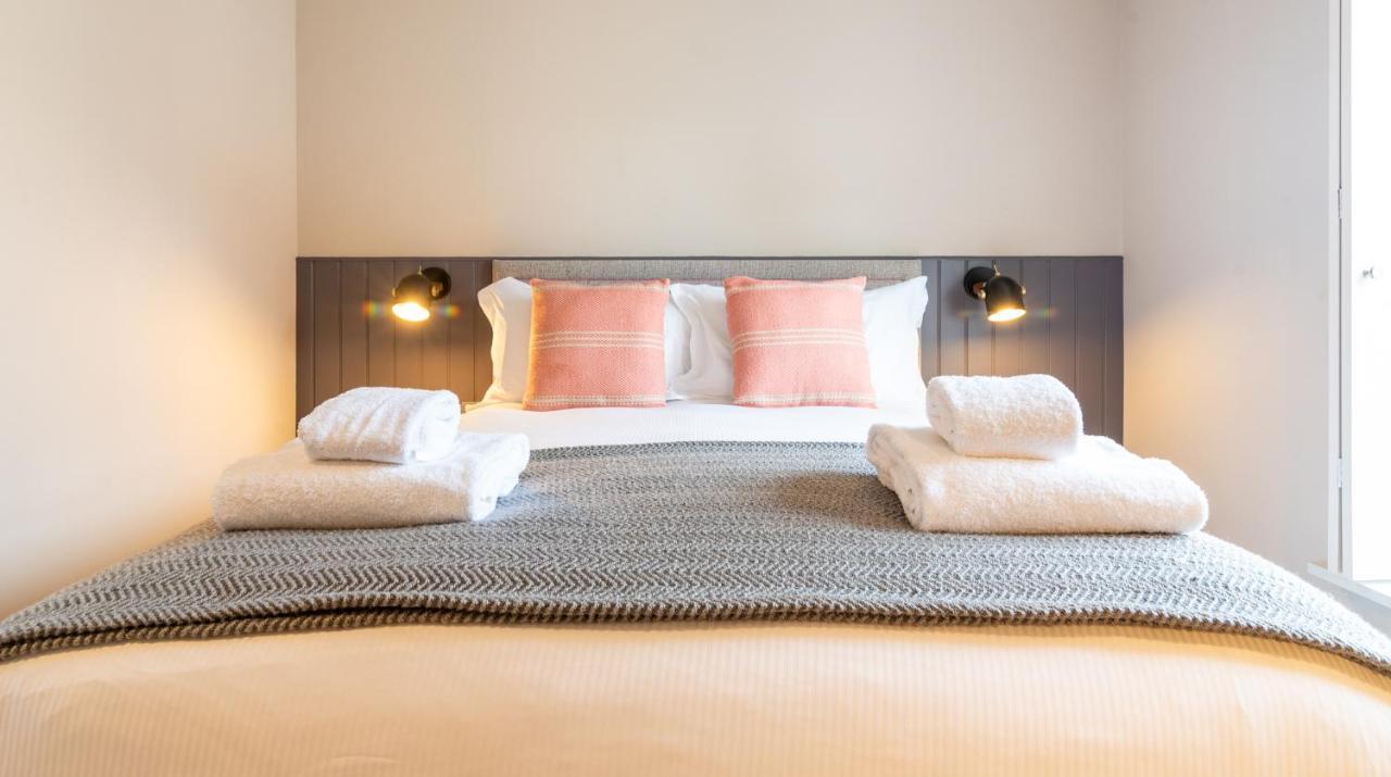 The Lawrance Luxury Aparthotel - ฮาร์โรเกต ภายนอก รูปภาพ