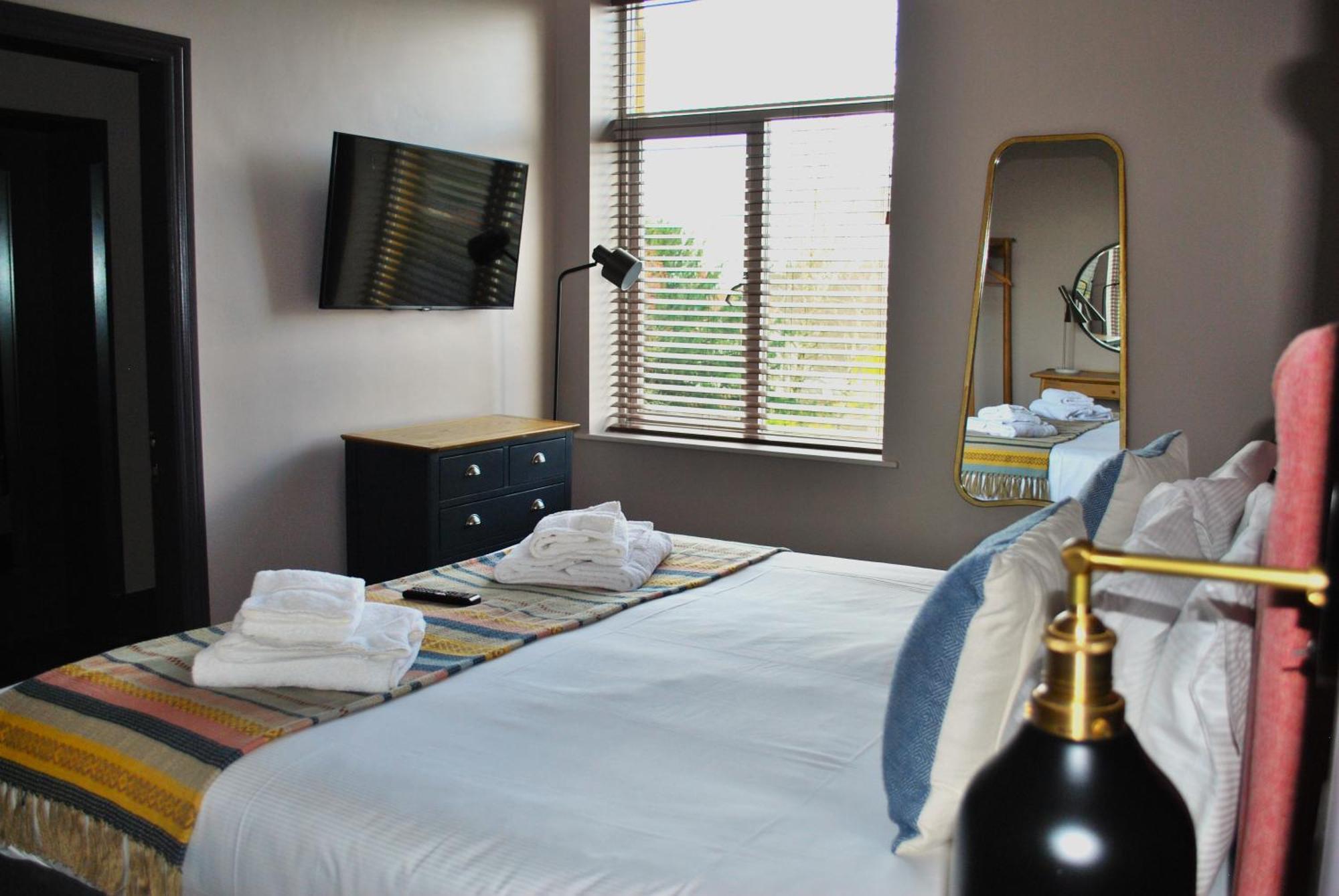 The Lawrance Luxury Aparthotel - ฮาร์โรเกต ภายนอก รูปภาพ