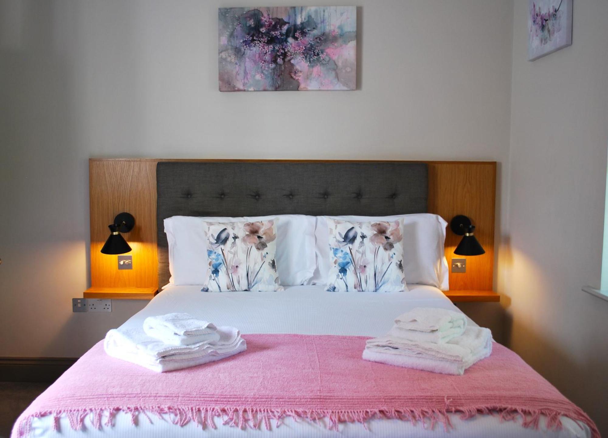 The Lawrance Luxury Aparthotel - ฮาร์โรเกต ภายนอก รูปภาพ