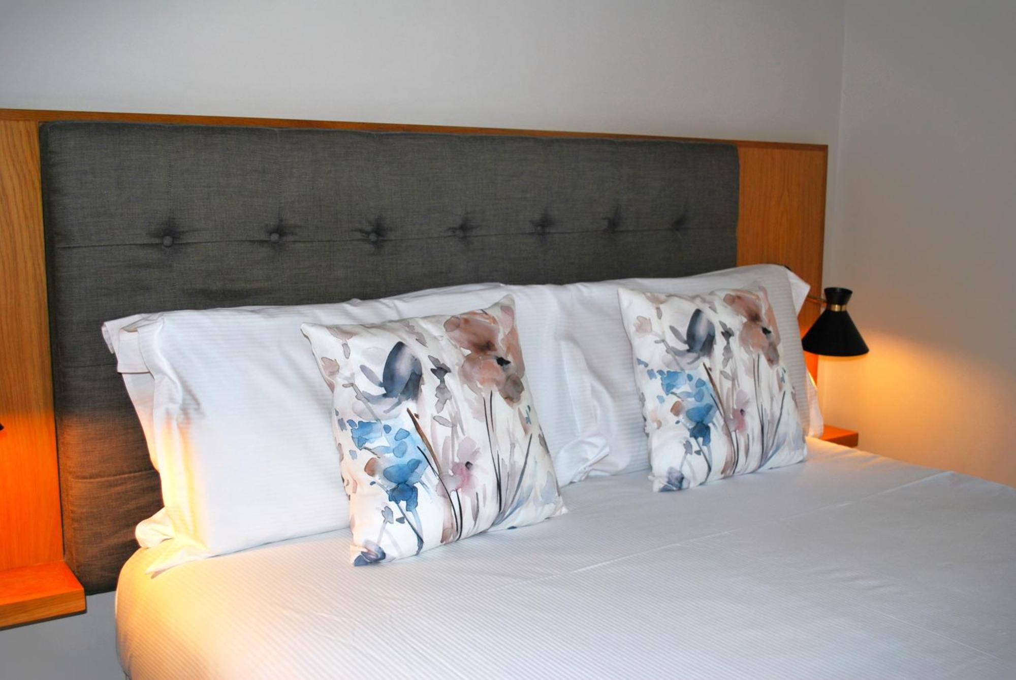 The Lawrance Luxury Aparthotel - ฮาร์โรเกต ภายนอก รูปภาพ